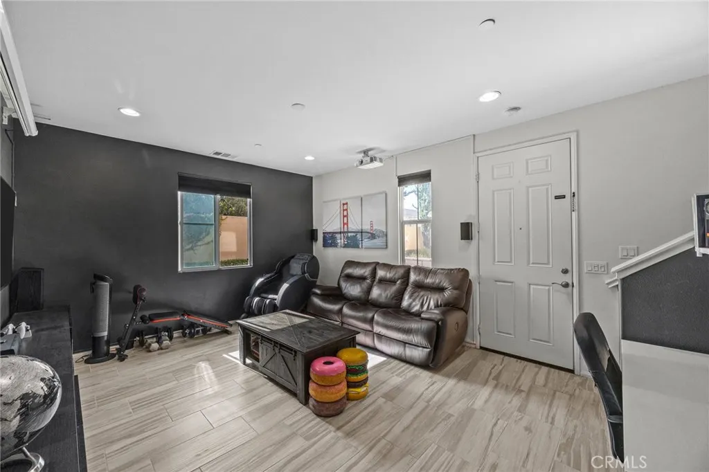 6398 Pegasus Court, Eastvale, California 91752 home-pic-7